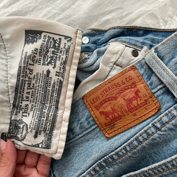 💋 Levi shorts - Picture 3 of 3